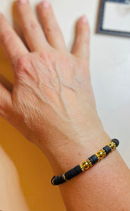 Bracelet perles plates Heishi noir et or