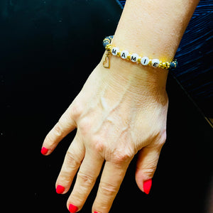 Bracelet « Mamie », perles plates Heishi noir et or, breloque Cœur