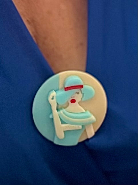 Broche “La dame au chapeau »