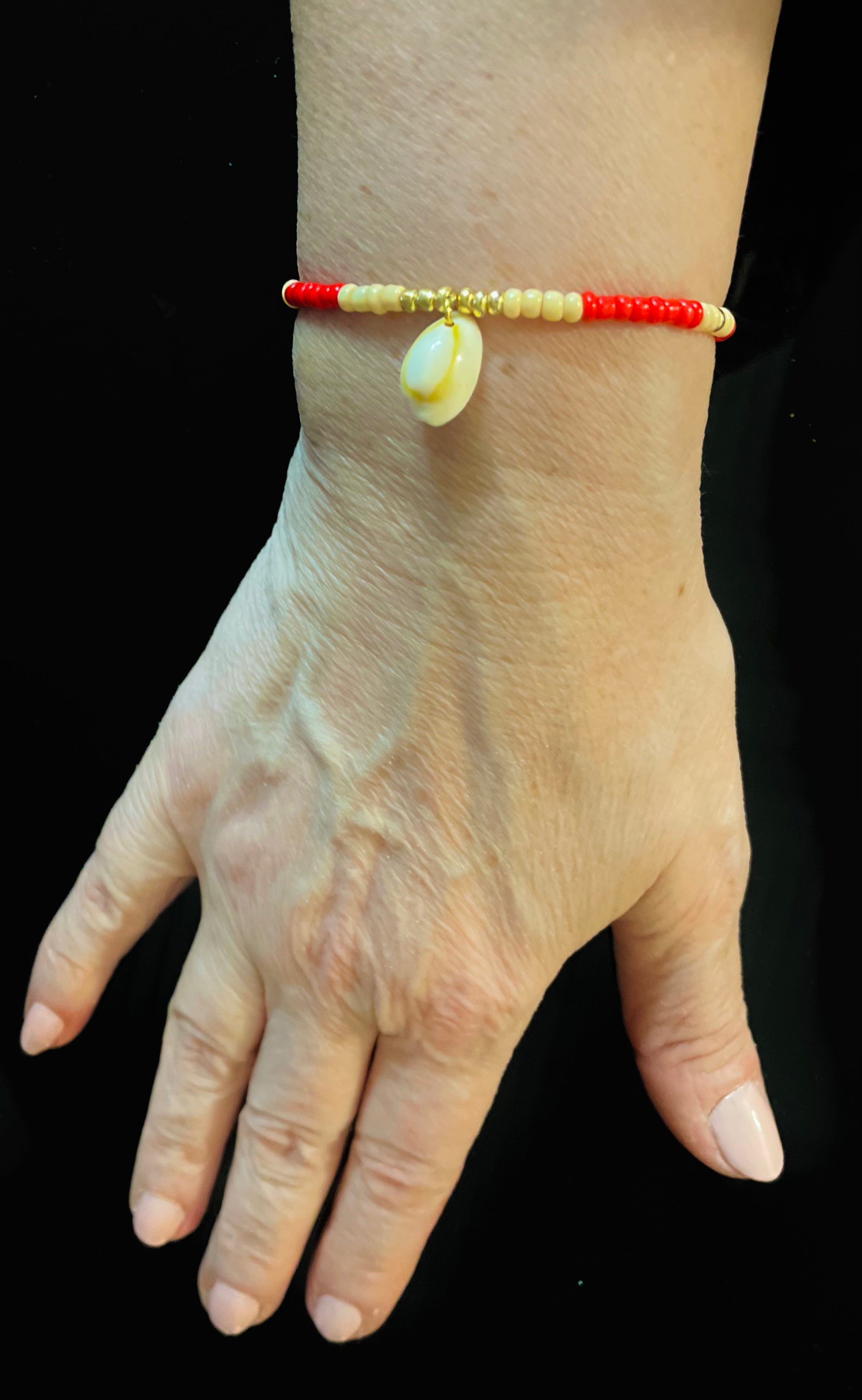 Bracelet perles Heishi Rouge, beige et or, coquillage