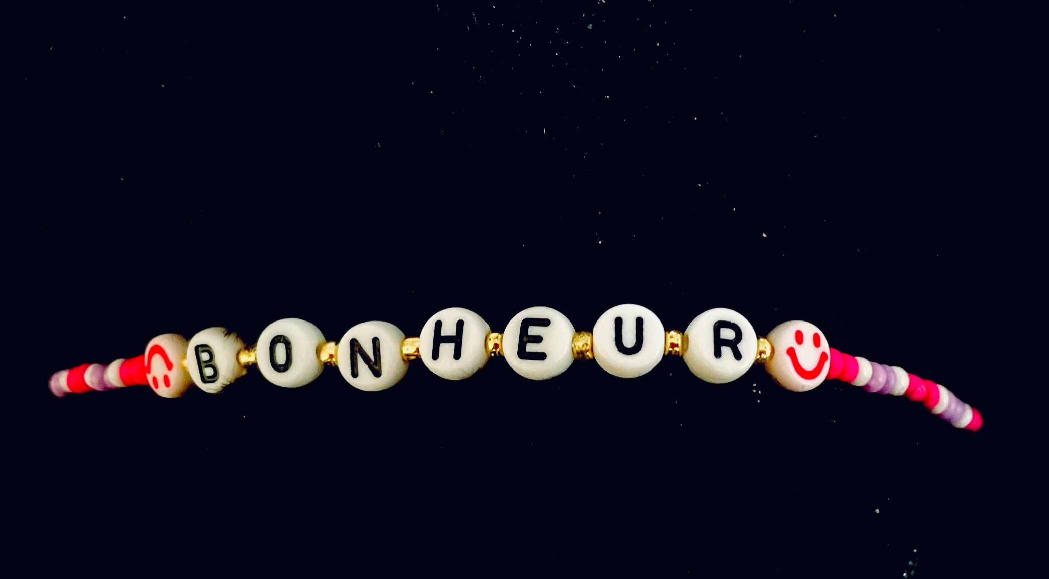 Bracelet-message, perles Heishi, rose et mauve « Bonheur »