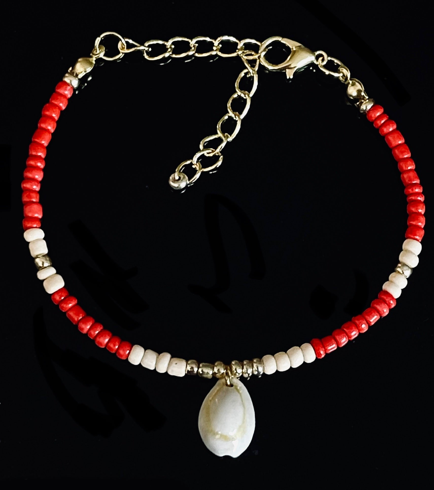 Bracelet perles Heishi Rouge, beige et or, coquillage