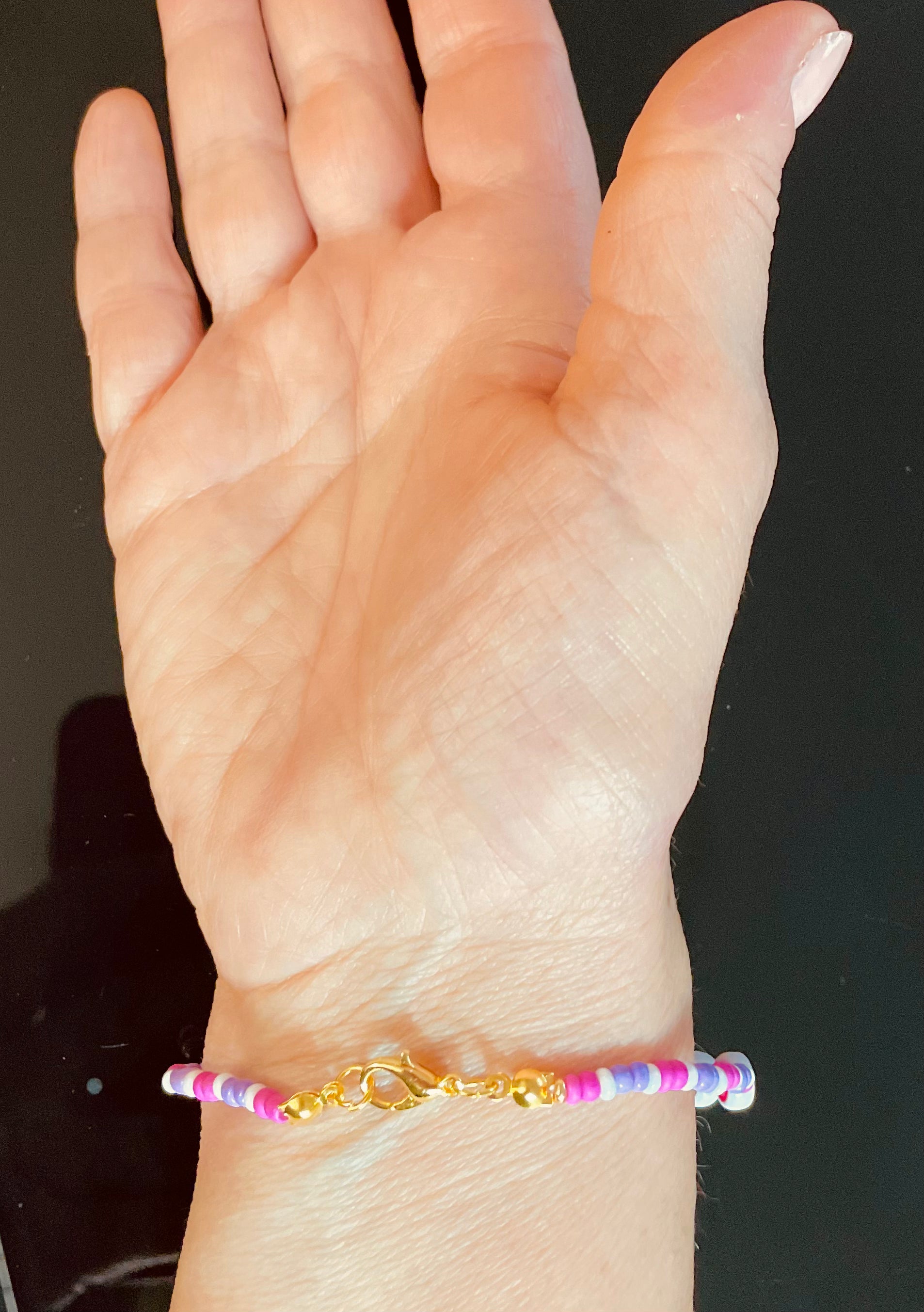 Bracelet-message, perles Heishi, rose et mauve « Bonheur »