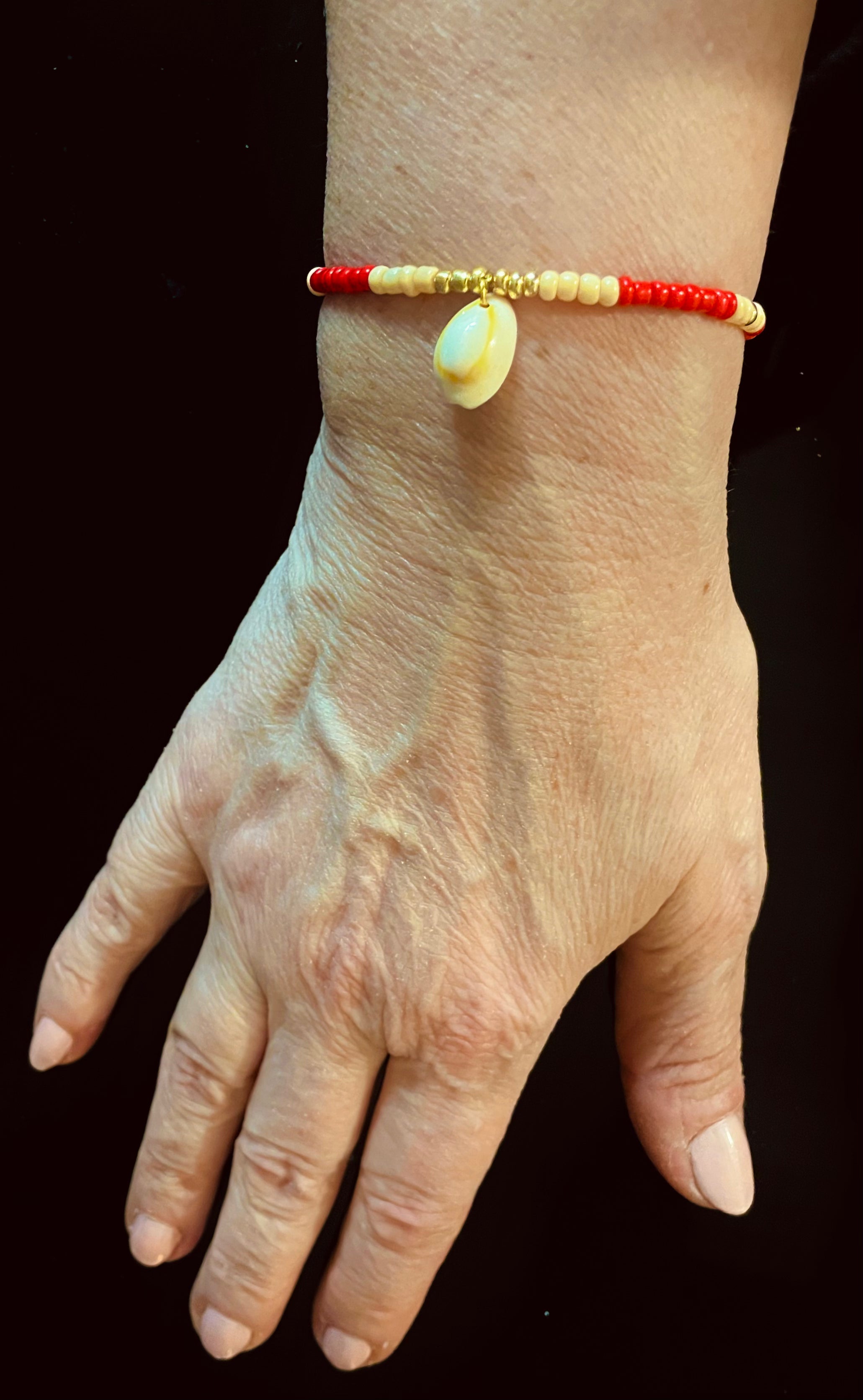 Bracelet perles Heishi Rouge, beige et or, coquillage