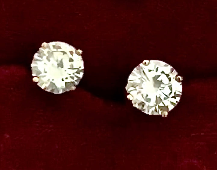 Clous d’oreilles plaqué or et zirconiums