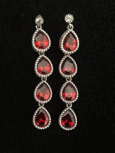 Boucles d’oreilles rouges pendantes