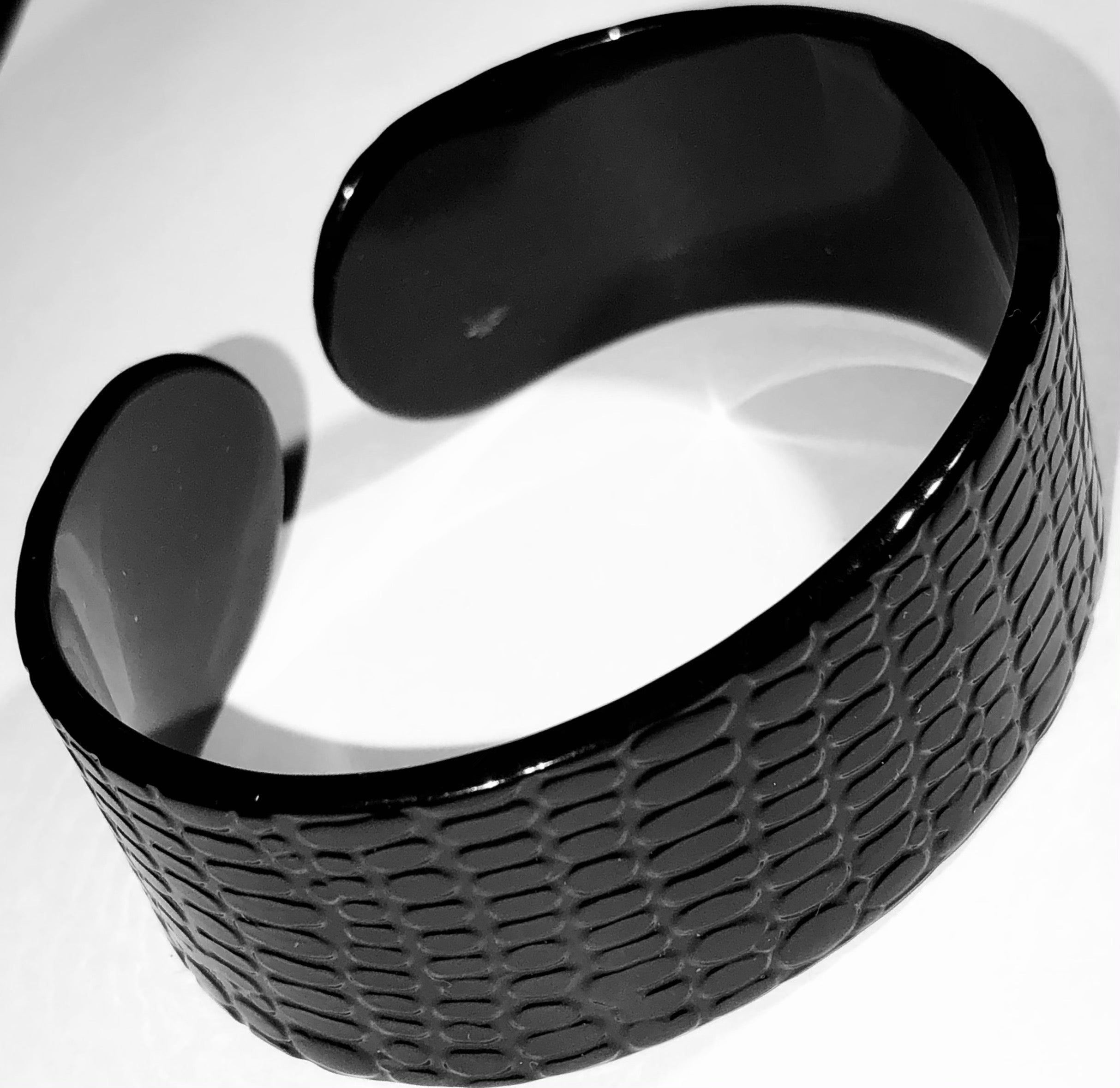 Bracelet noir motif serpent