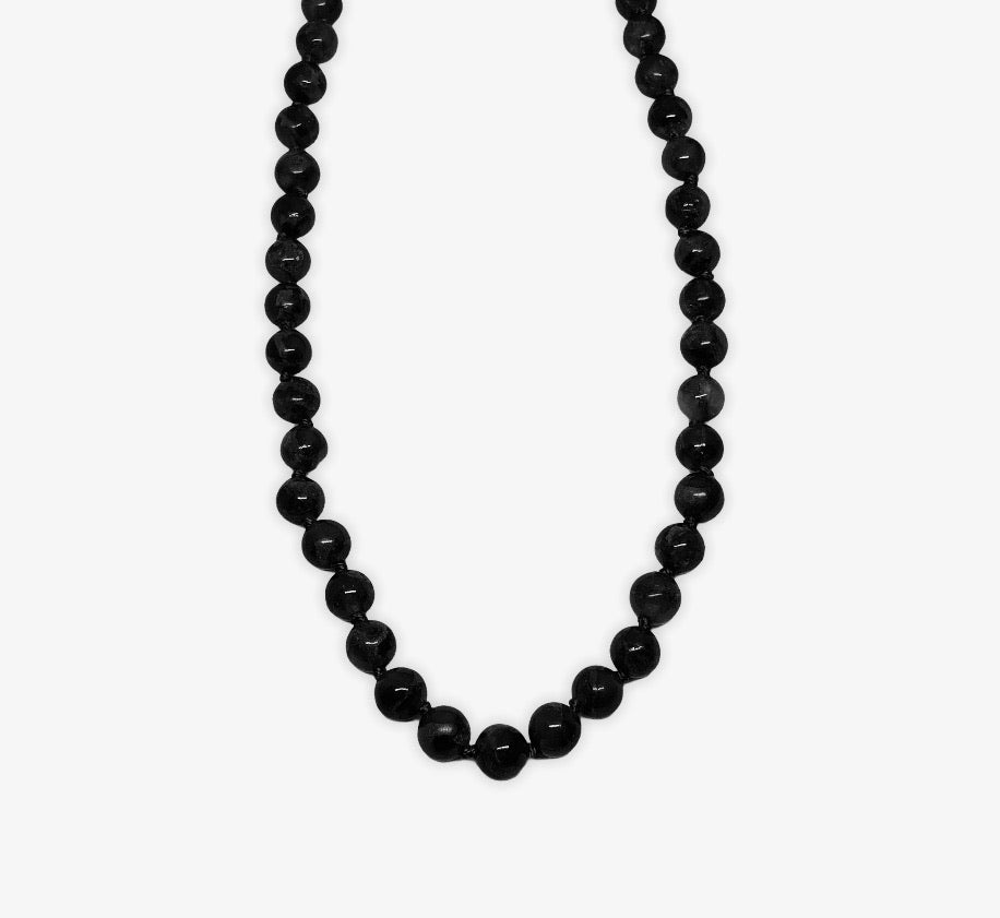 Collier noir en pierres naturelles avec brillants