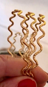 Bracelet plaqué or 3 joncs motif « Vagues »