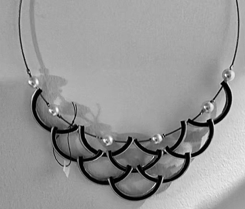 Collier plastron perles