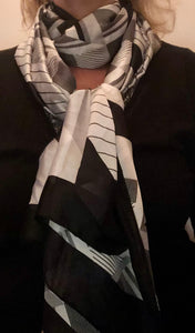 Grand foulard noir et blanc imprimé graphique