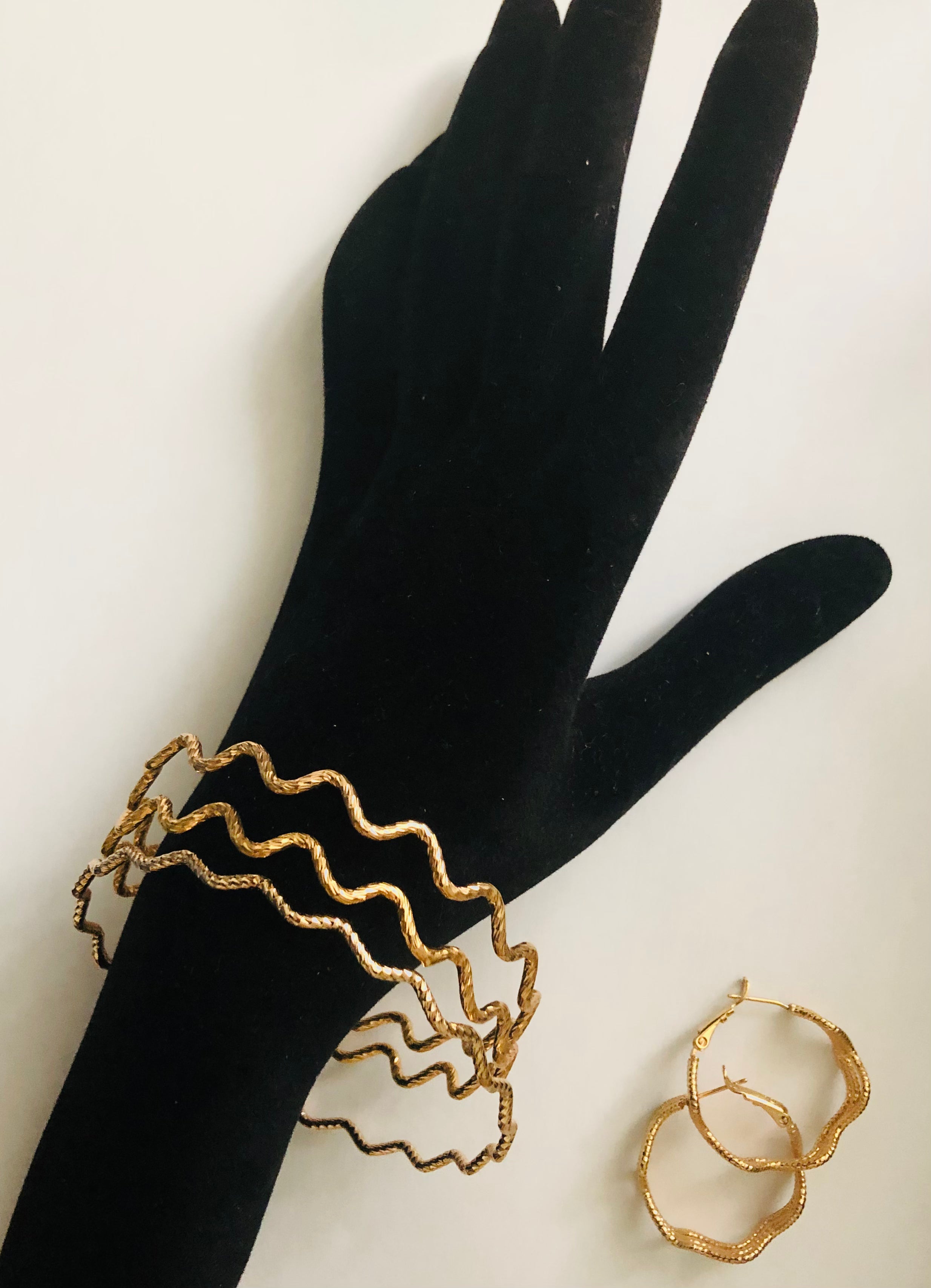 Bracelet plaqué or 3 joncs motif « Vagues »