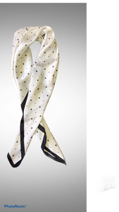Foulard: grand carré noir et blanc motif étoiles