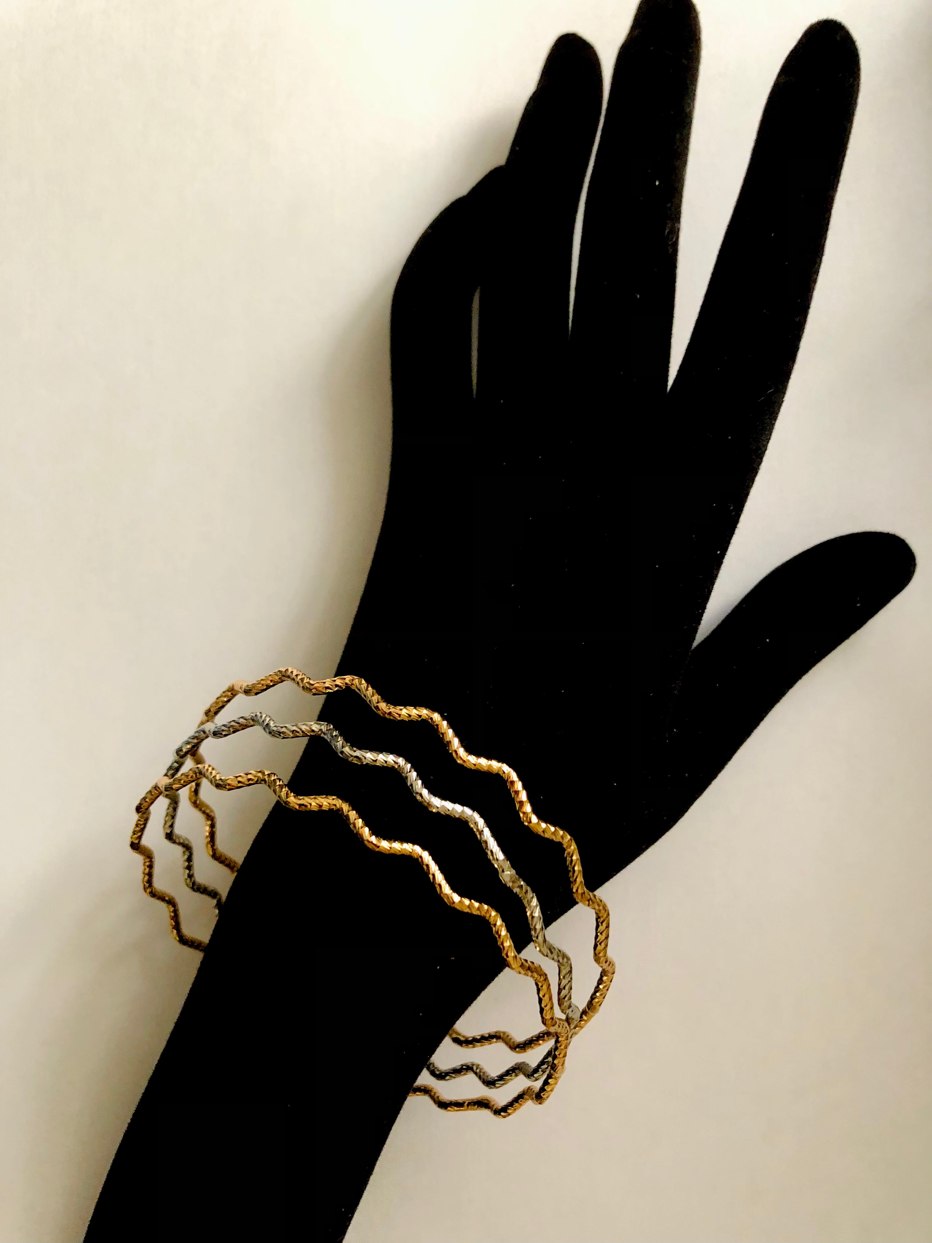 Bracelet plaqué or 3 joncs motif « Vagues »