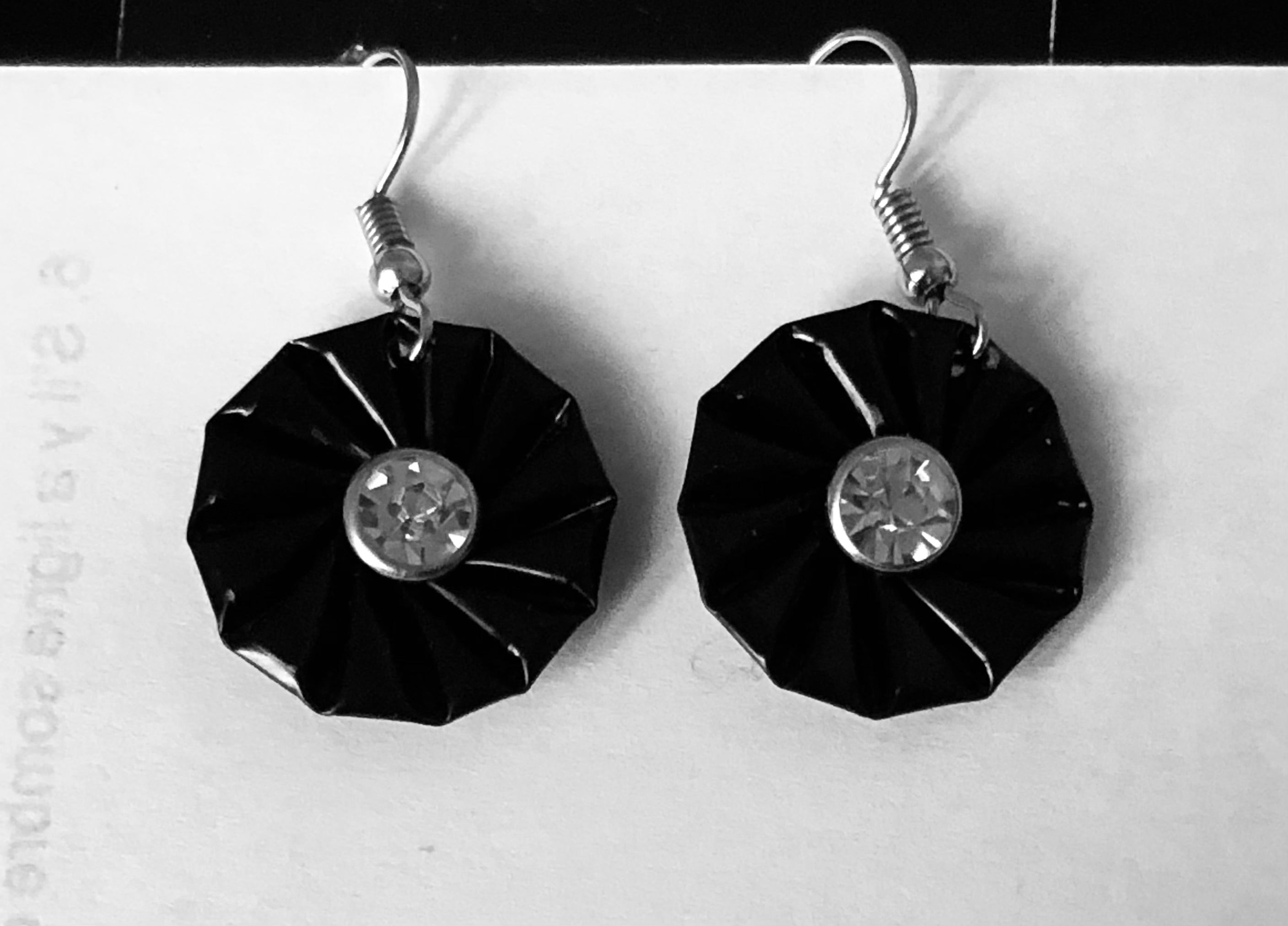 Boucles d’oreilles « fleur noire et brillant »