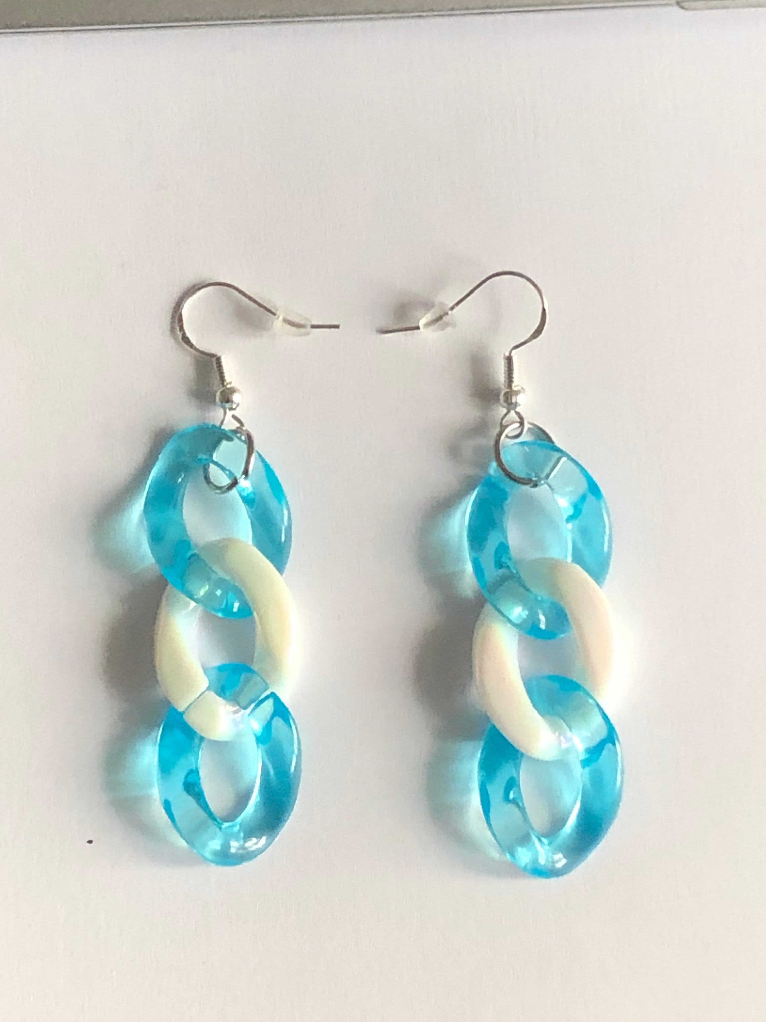 Boucles d’oreilles motif chaîne couleurs translucides, 3 maillons collection « Jade3 »