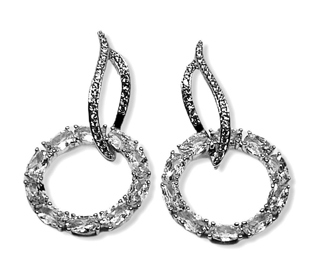 Boucles d’oreilles pendantes en plaqué or blanc et zirconiums
