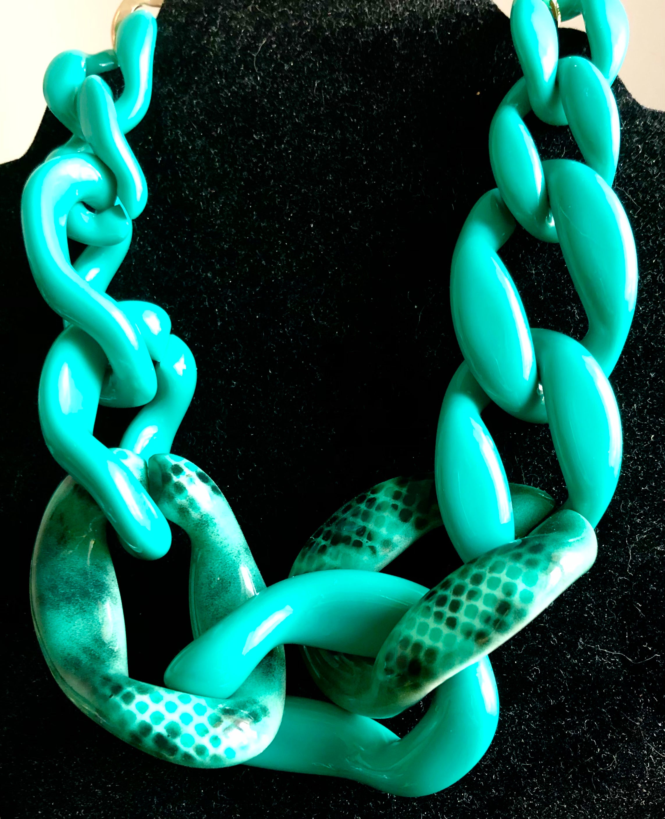 Collier vert motif python