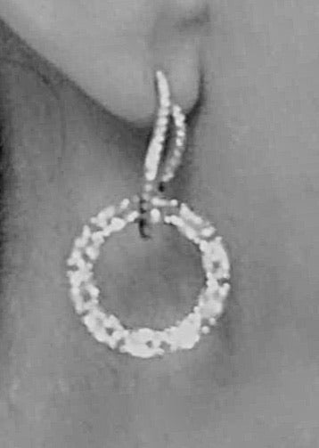Boucles d’oreilles pendantes en plaqué or blanc et zirconiums