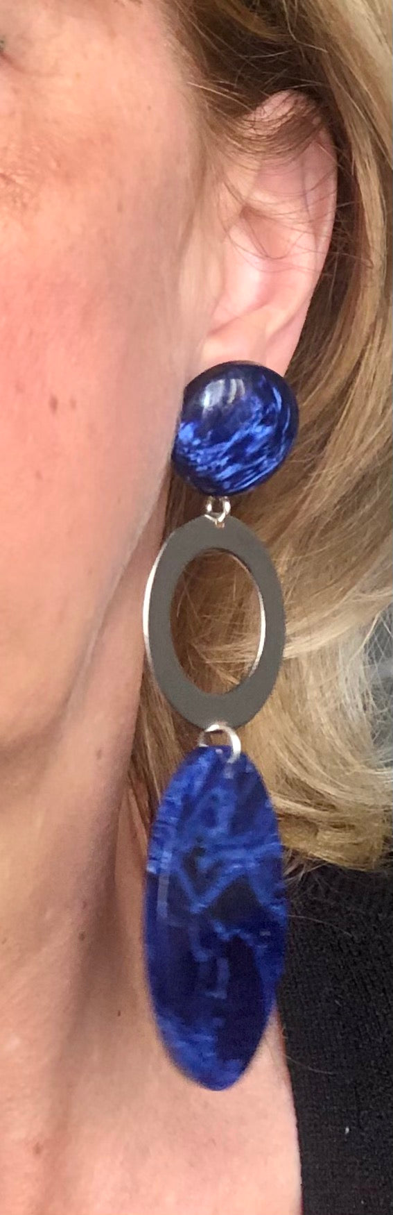 Boucles d’oreilles longues, bleu marbré