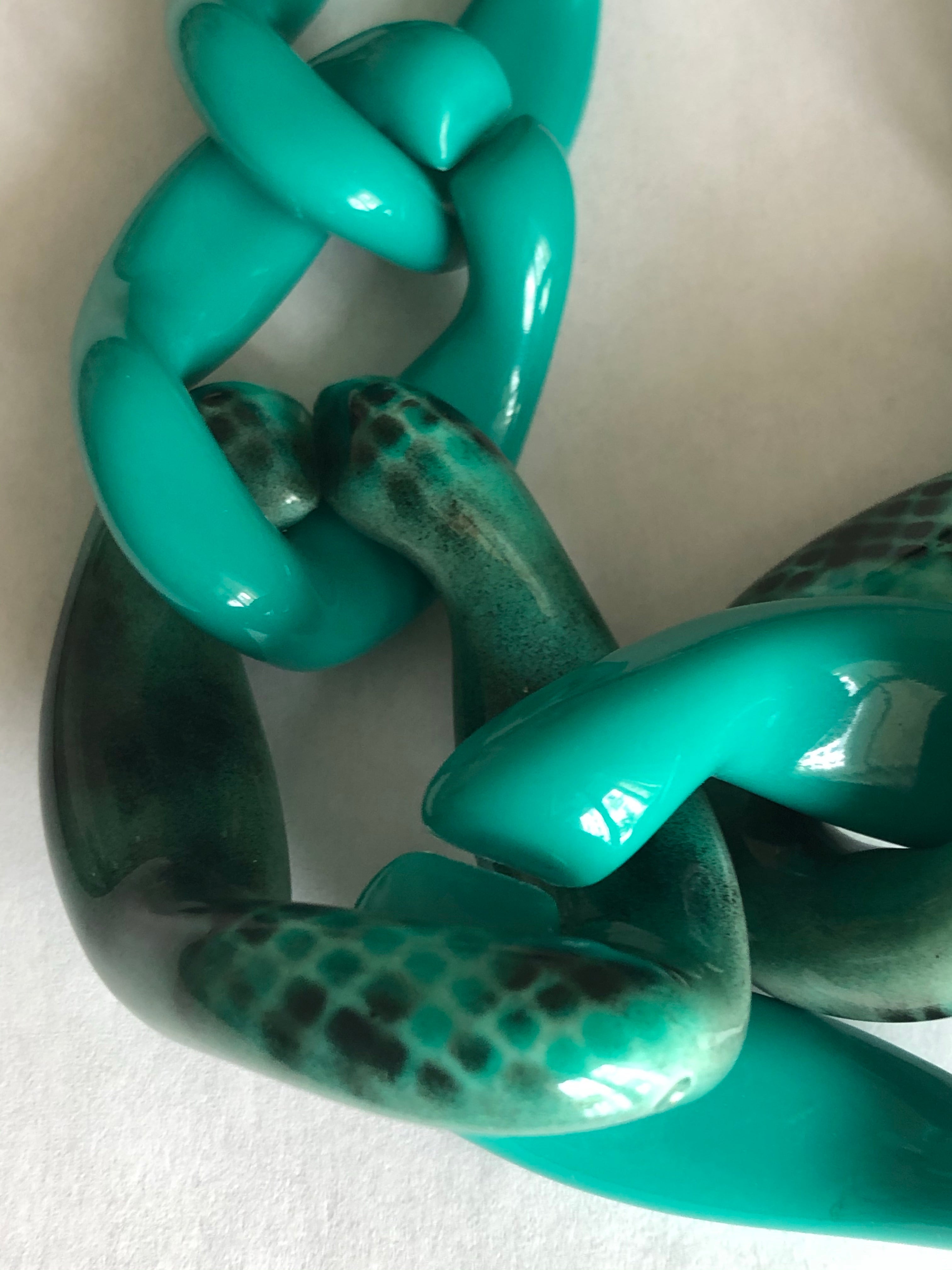 Collier vert motif python