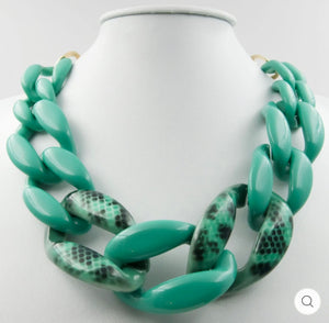 Collier vert motif python