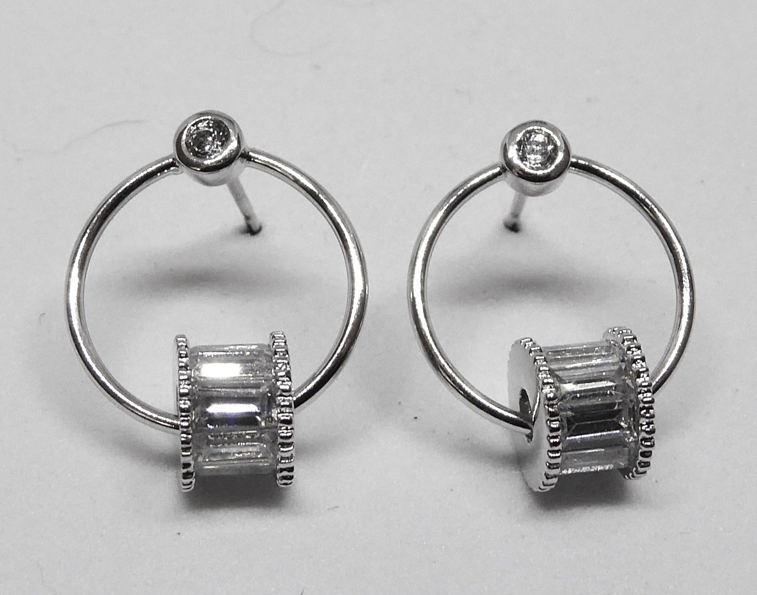Boucles d'oreilles "tournantes" plaqué or blanc ou jaune