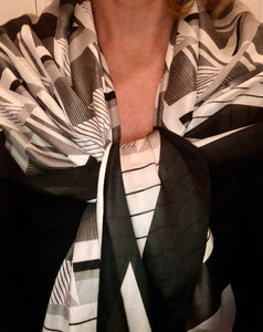 Grand foulard noir et blanc imprimé graphique