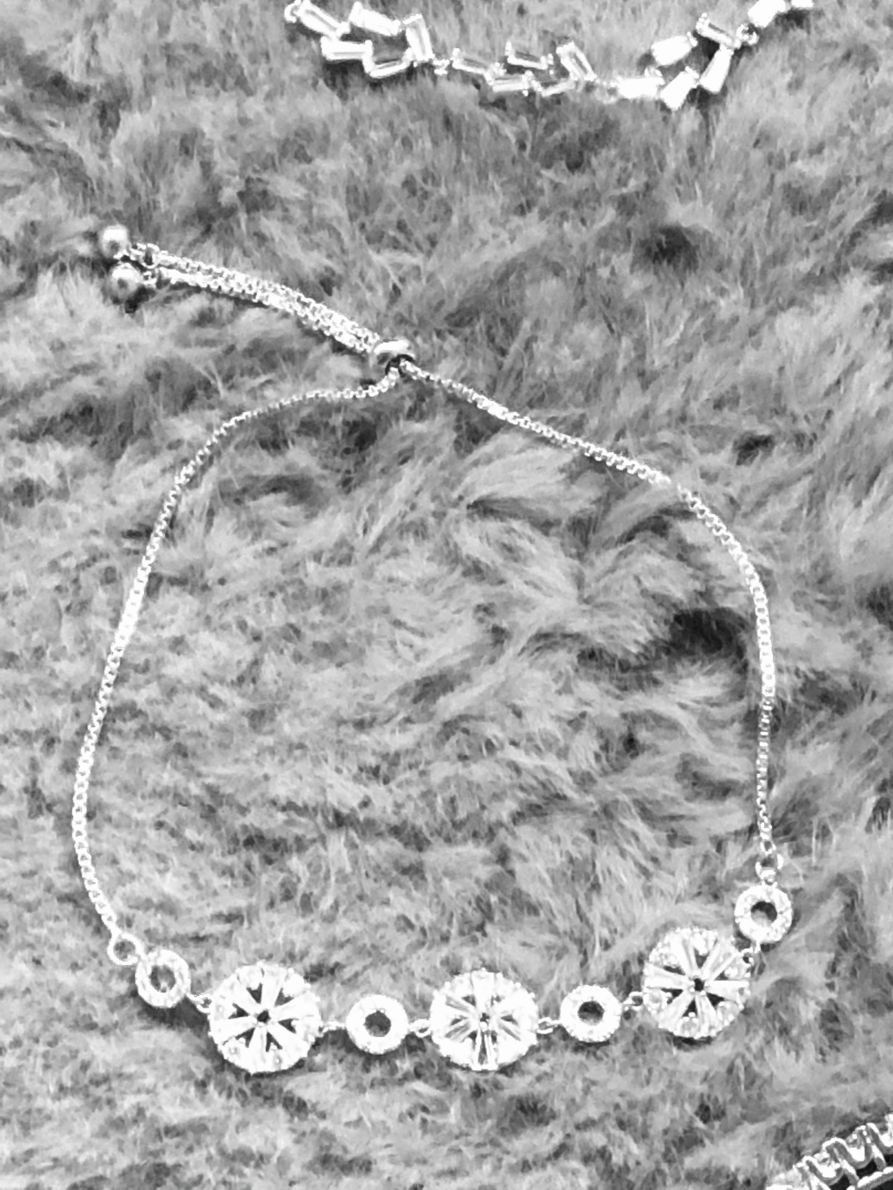 Bracelet plaqué or blanc et zirconiums