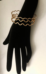 Bracelet plaqué or 3 joncs motif « Vagues »