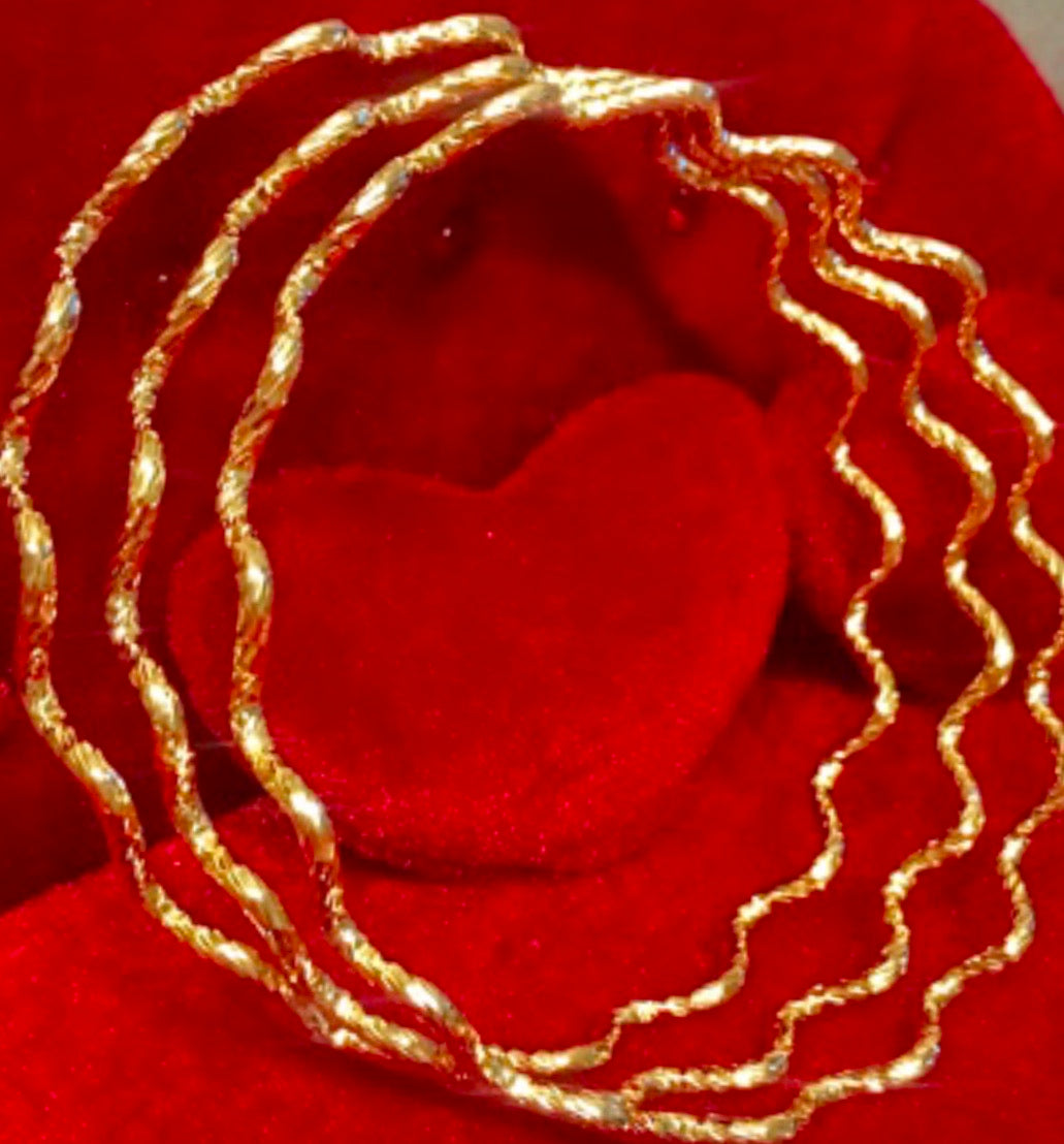 Bracelet plaqué or 3 joncs motif « Vagues »