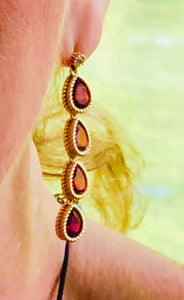 Boucles d’oreilles rouges pendantes
